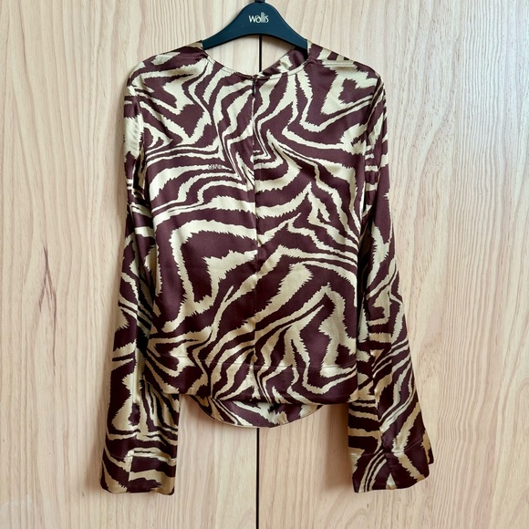 GANNI Asymmetric Tiger-Print Silk-Blend Blouse - Picture 10 of 11